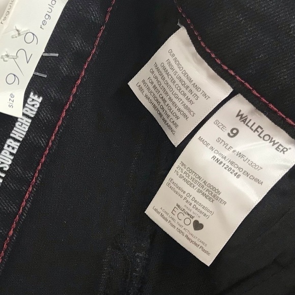 New! WallFlower Fearless Curvy Super High Rise Distressed Denim Shorty Shorts - Picture 9 of 10